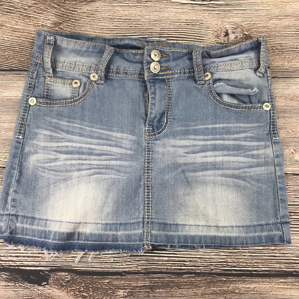 •• REIGN Light Wash Distressed Mini Jean Skirt